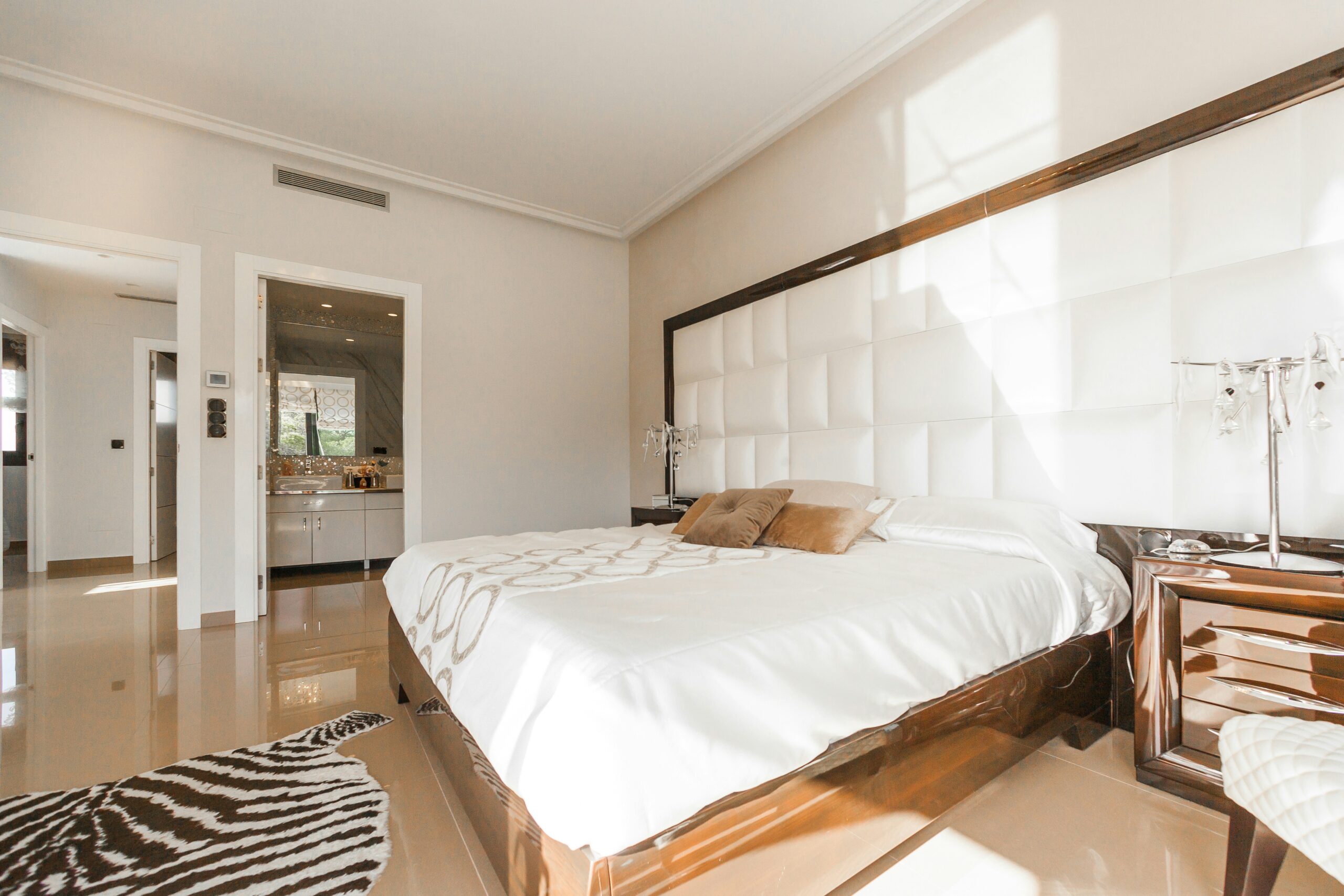 Lorem ipsum dolor sit amet, consectetur adipiscing elit. Aliquam fringilla est sapien, nec semper neque auctor nec. Duis vehicula quis mi at vehicula. Vivamus at.